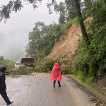 पहिरोले धादिङसहित १२ जिल्लामा सडक अवरुद्ध